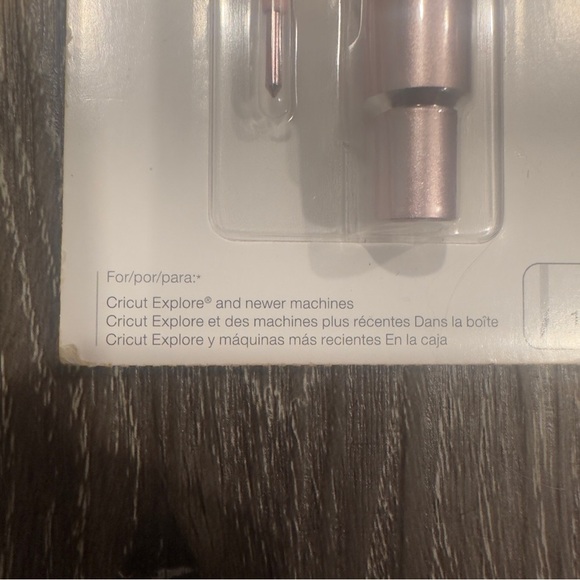 2 Brand New Cricut Fabtic Blades and Housing Set - Deep Point and Bond Fabric - Picture 7 of 9